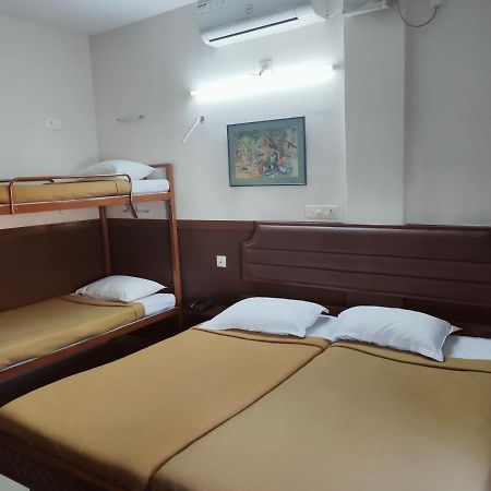 Hotel Maple Regency Kochi Екстериор снимка