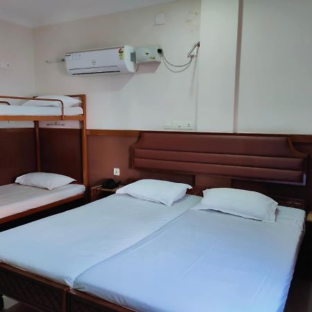 Hotel Maple Regency Kochi Екстериор снимка