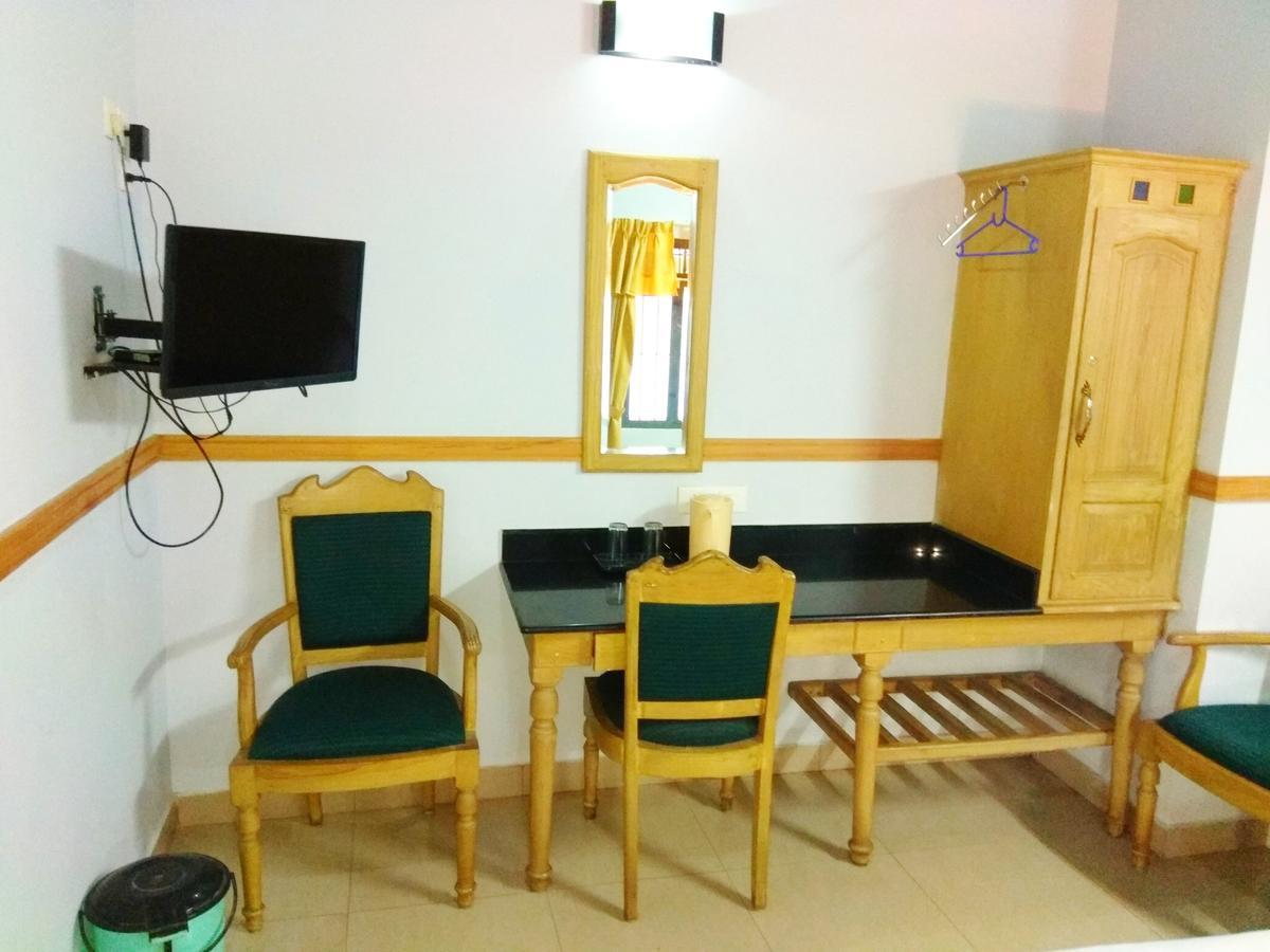 Hotel Maple Regency Kochi Екстериор снимка