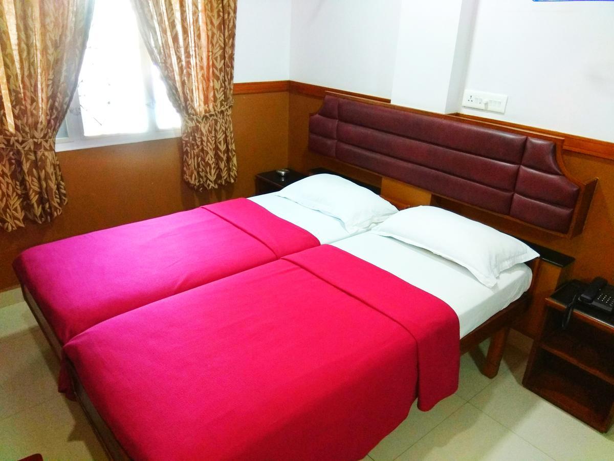 Hotel Maple Regency Kochi Екстериор снимка