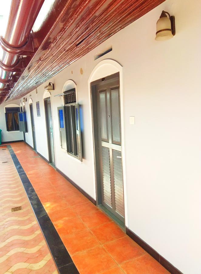 Hotel Maple Regency Kochi Екстериор снимка