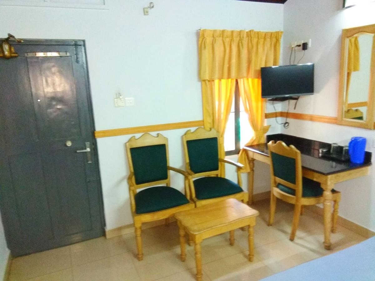 Hotel Maple Regency Kochi Екстериор снимка