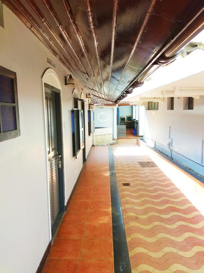 Hotel Maple Regency Kochi Екстериор снимка