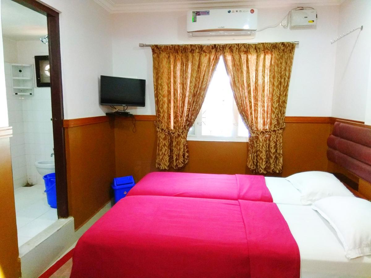Hotel Maple Regency Kochi Екстериор снимка
