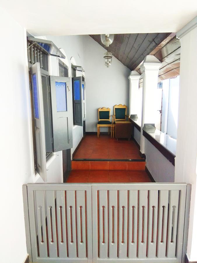 Hotel Maple Regency Kochi Екстериор снимка