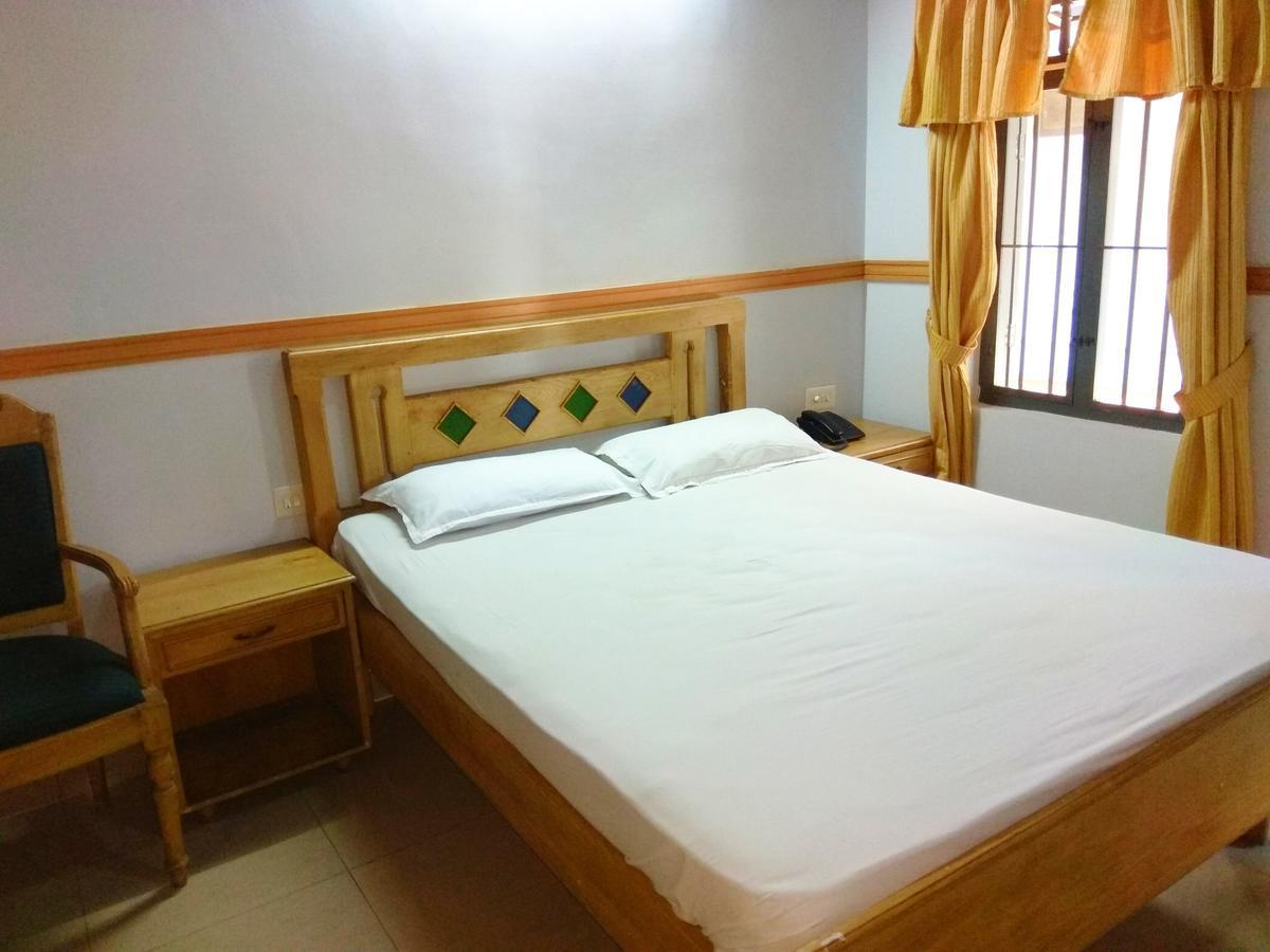 Hotel Maple Regency Kochi Екстериор снимка