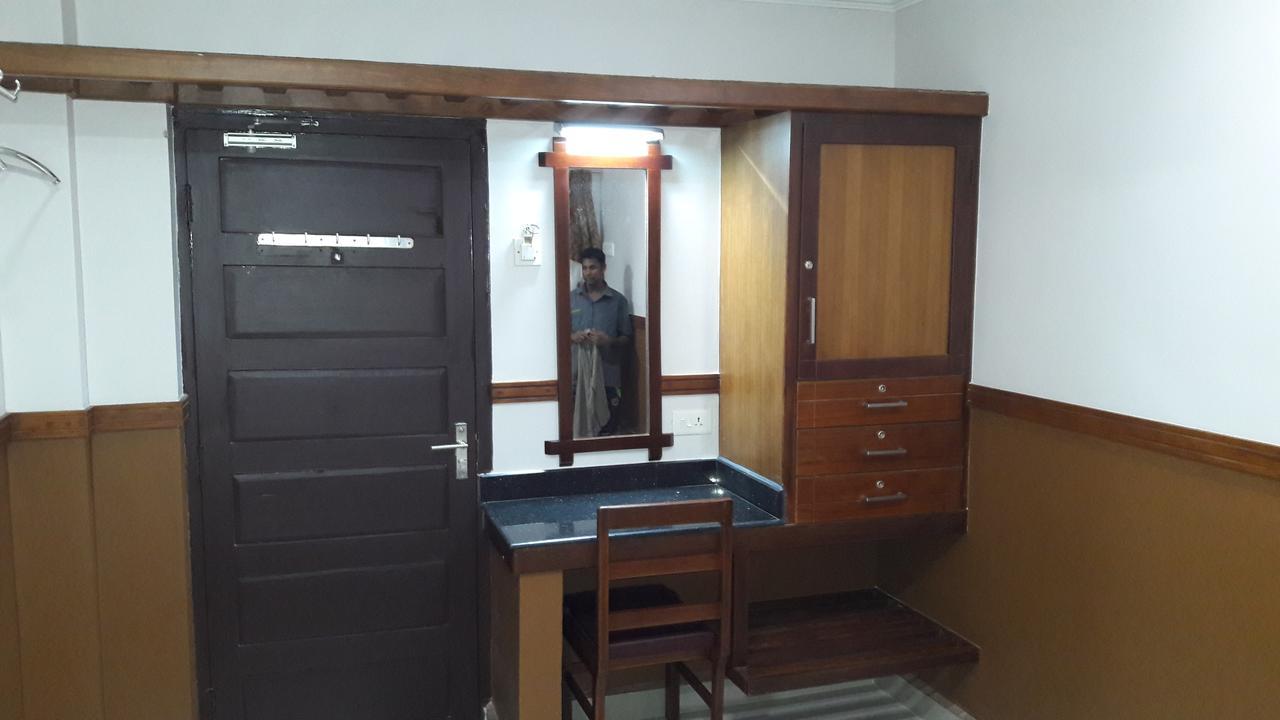 Hotel Maple Regency Kochi Екстериор снимка