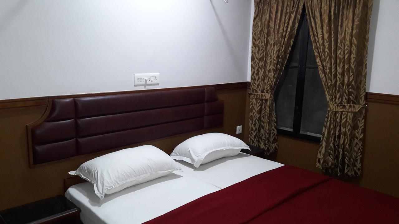 Hotel Maple Regency Kochi Екстериор снимка