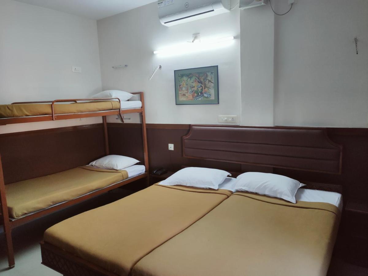 Hotel Maple Regency Kochi Екстериор снимка