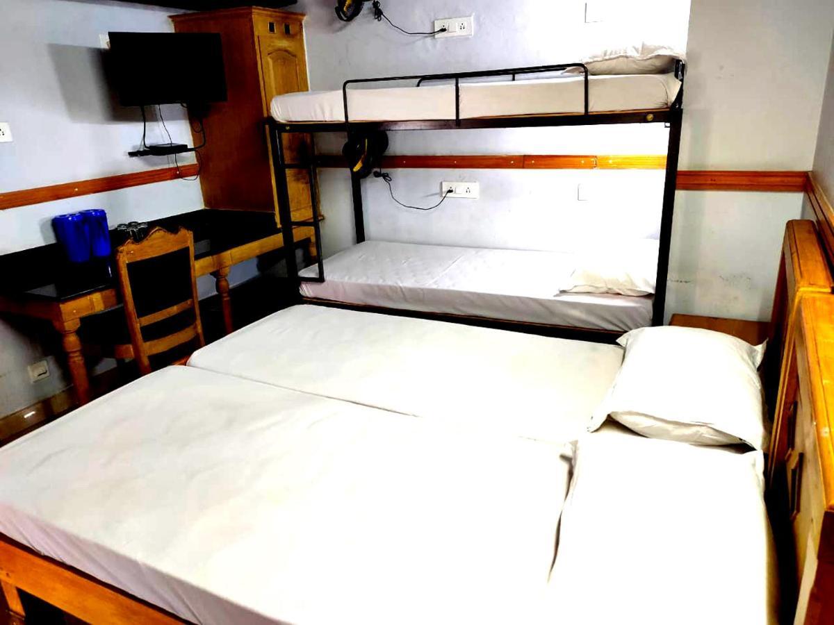 Hotel Maple Regency Kochi Екстериор снимка