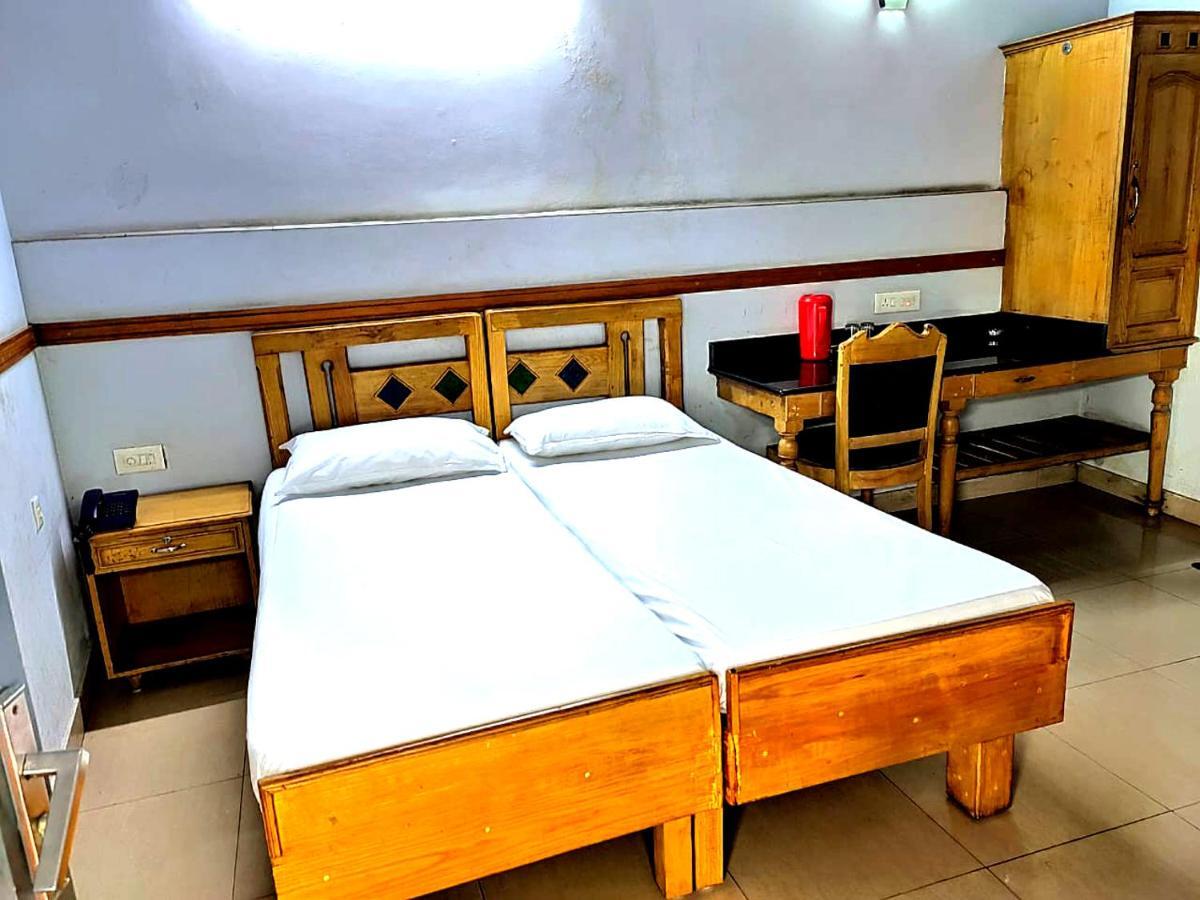 Hotel Maple Regency Kochi Екстериор снимка