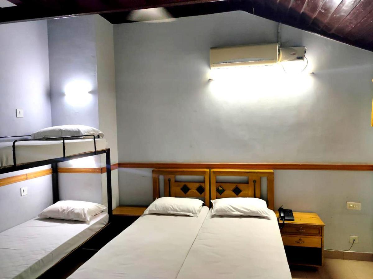 Hotel Maple Regency Kochi Екстериор снимка