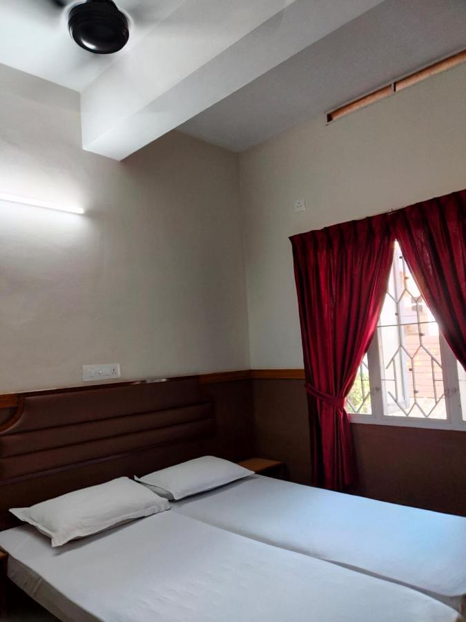 Hotel Maple Regency Kochi Екстериор снимка