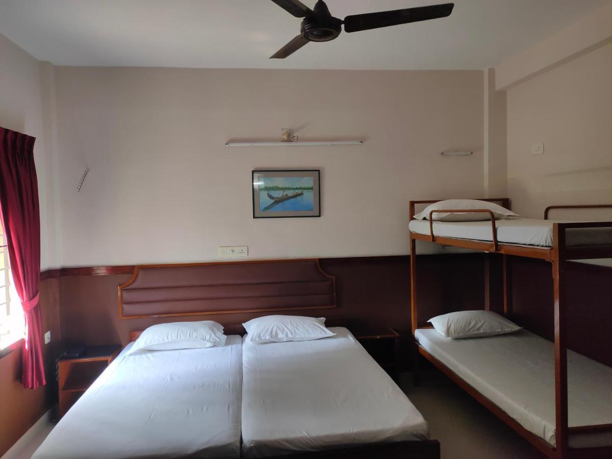 Hotel Maple Regency Kochi Екстериор снимка