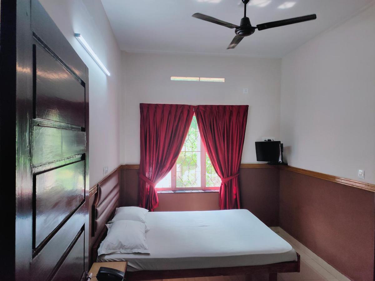 Hotel Maple Regency Kochi Екстериор снимка