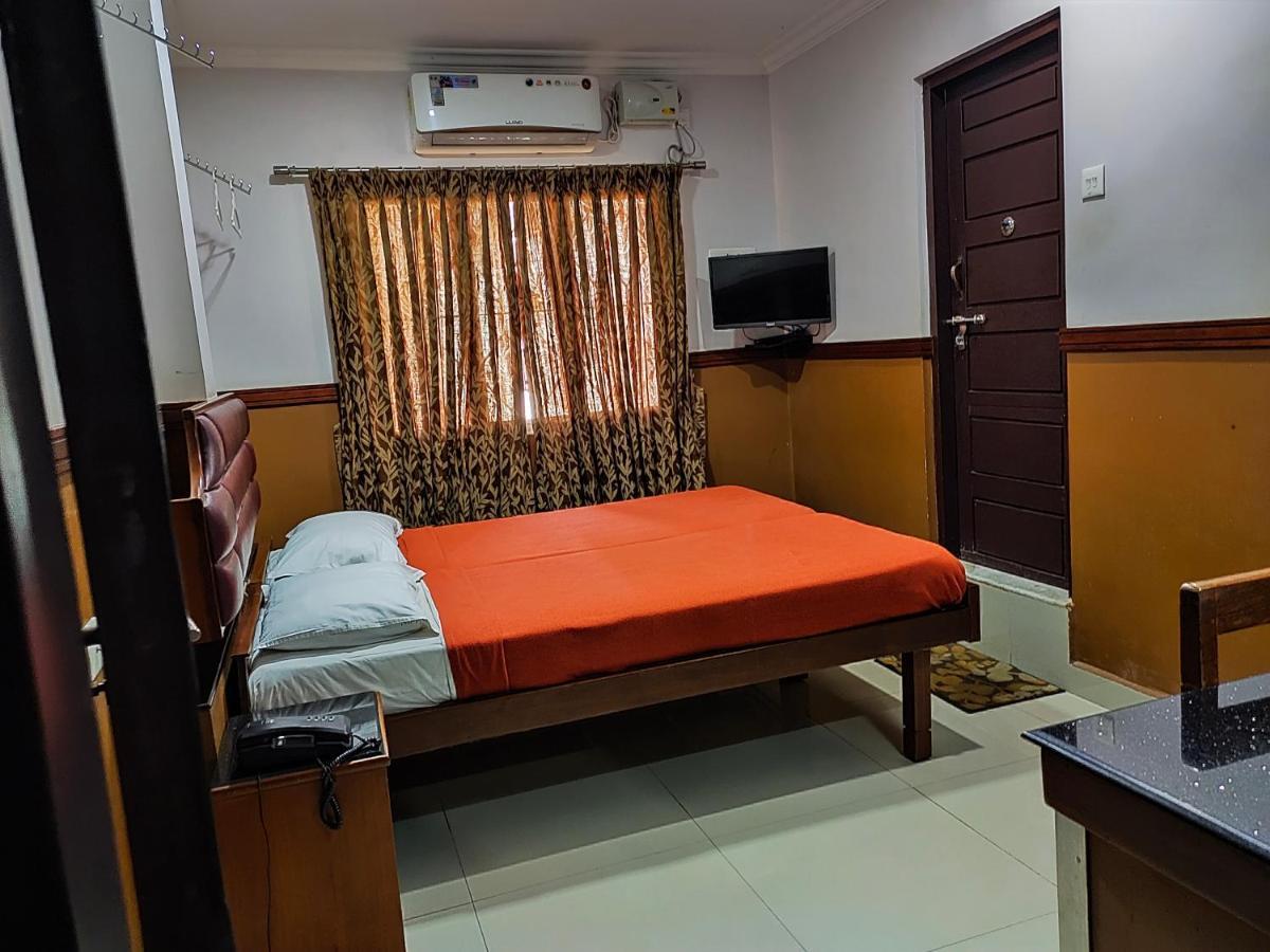 Hotel Maple Regency Kochi Екстериор снимка